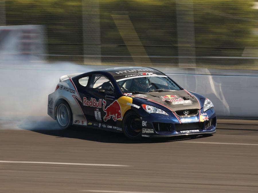  Hyundai Genesis Coupe Red Bull by RMR 2009 года  (фото 13 из 18)